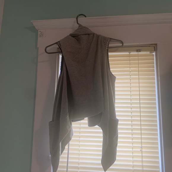 Studded vest with pockets - Picture 5 of 6